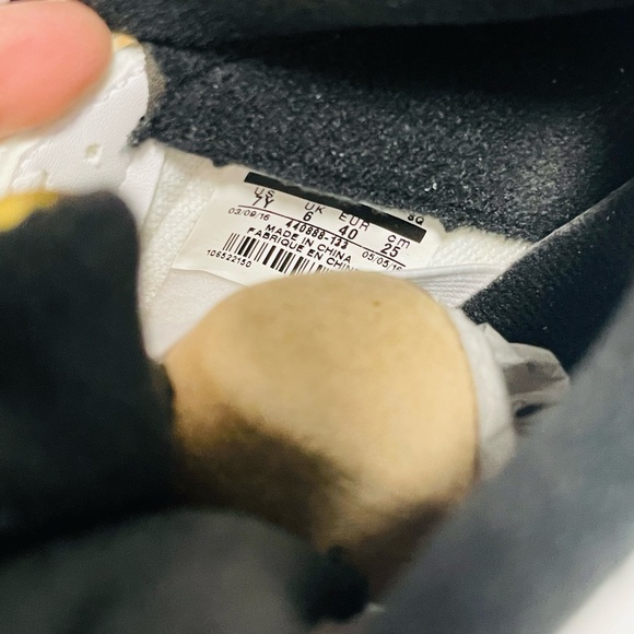 Like New Youth Sz 7Y (Euro Sz 40) Jordan 5 Retro BG Sneakers Olympic Gold Metal - Picture 12 of 15